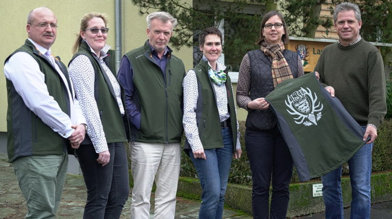 LJV-Vizepräsident Dieter Mackenrodt (rechts) und das LJV-Team freuen sich über den Beginn einer Zusammenarbeit mit Frankonia. Foto: Markus Stifter