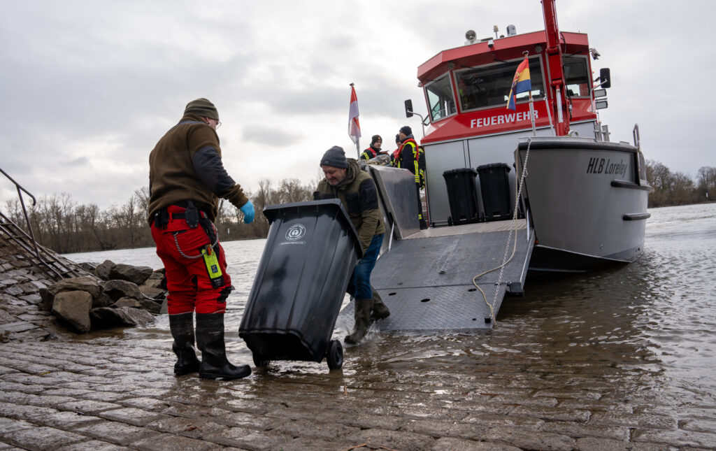 ASP-Kadaverbergung von der Rheininsel "Mariannenaue". Foto: Markus Stifter