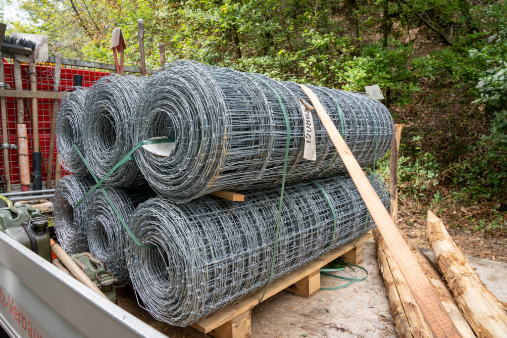 Die Vorarbeiten und Erkundungen zum Zaunbau starten bereits in dieser Woche. Archivfoto ASP-Schutzzaun, Quelle: Markus Stifter, LJV-Pressesprecher