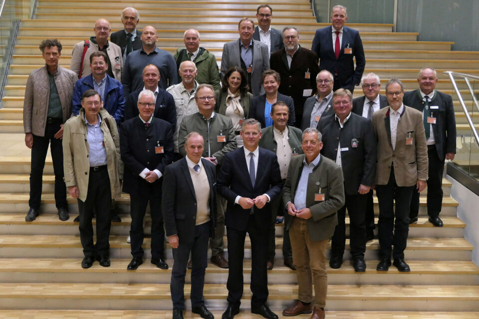 DSB- und DJV-Präsidien (LJV-Präsident Prof. Dr. Ellenberger links im Bild) mit BMI-Staatssekretär Christoph de Vries