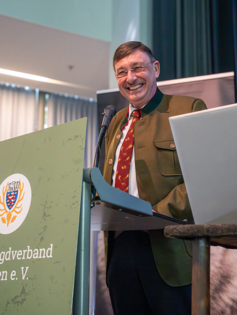 LJV-Präsident Prof. Dr. Jürgen Ellenberger eröffnete den Landesjägertag 2026 in Bad Wildungen.