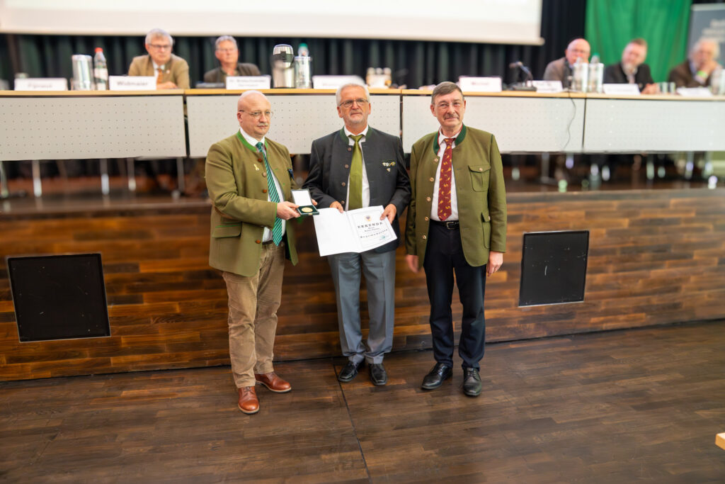 Stefan Sorg von der Jägervereinigung Usingen freute sich über die hohe Auszeichnung mit der Hegemedaille in der Sonderstufe Gold.